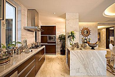 《最后的生还者》系列至今共推出了8个版本